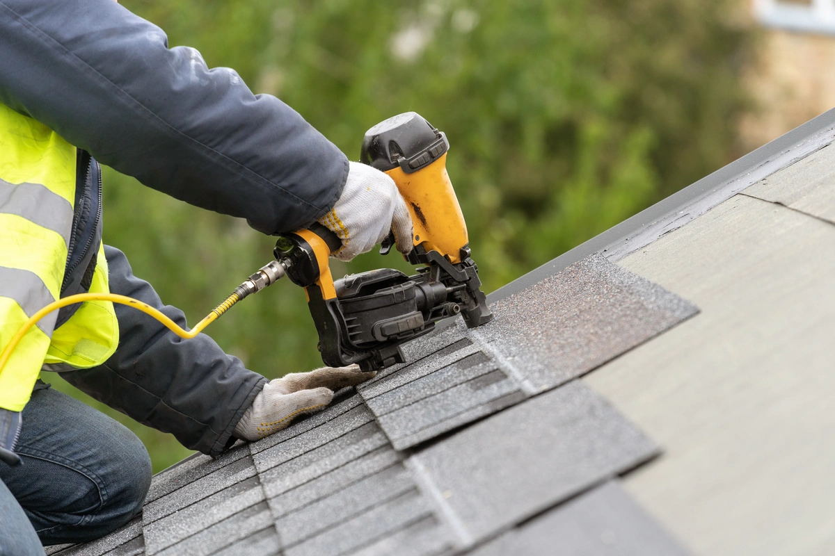 installing asphalt shingles