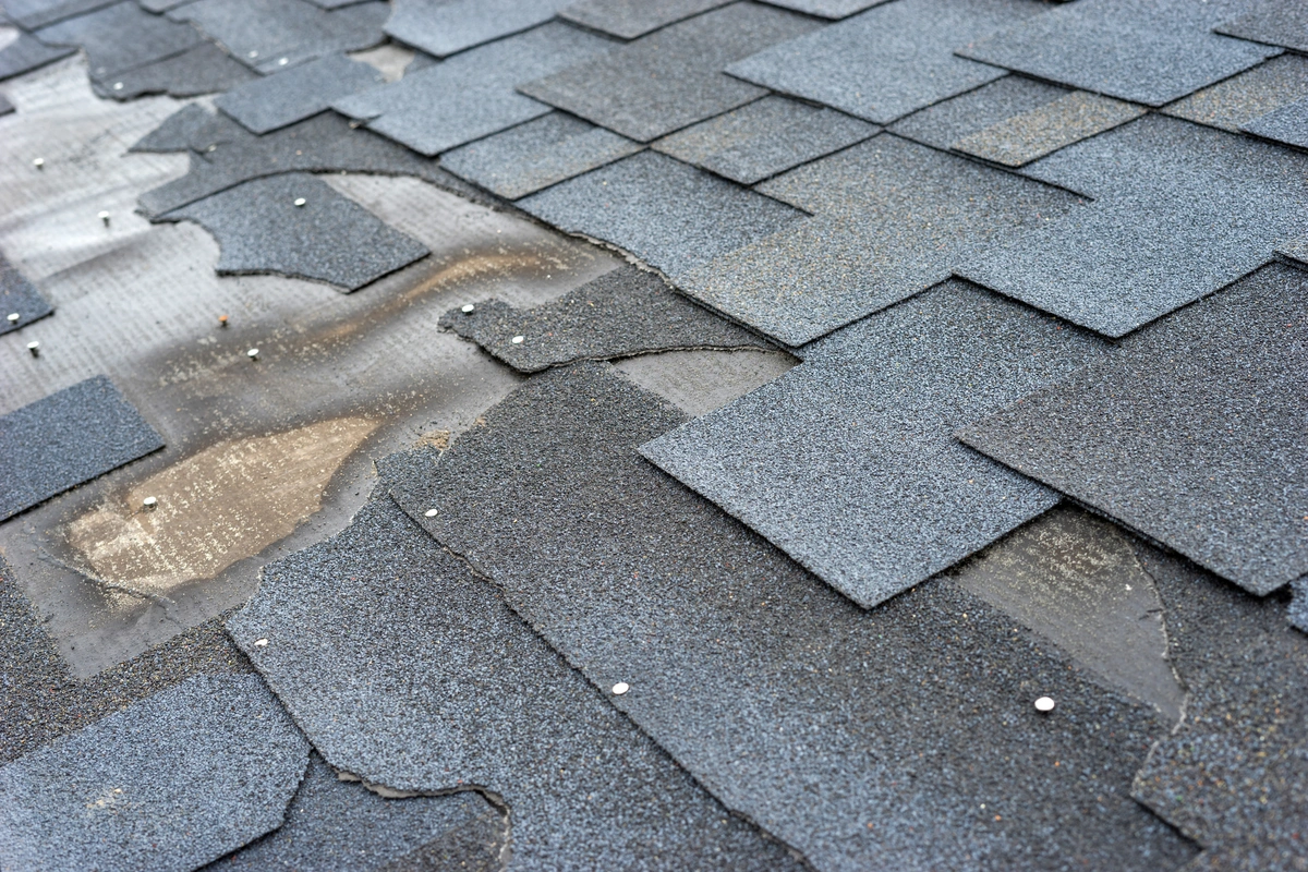 close up to missing and damaged asphalt shingles