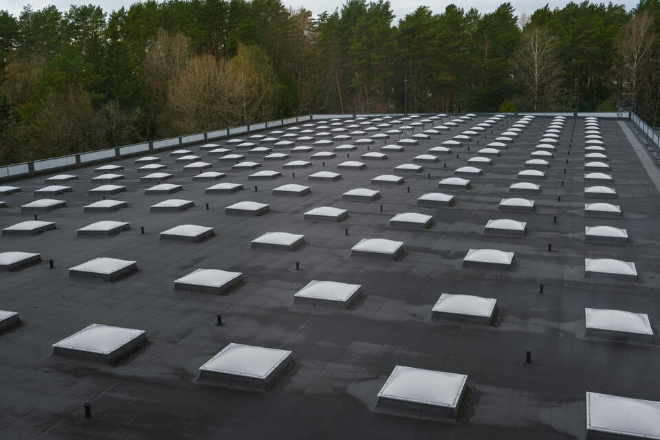 epdm roofing-large commercial roofing with skylights